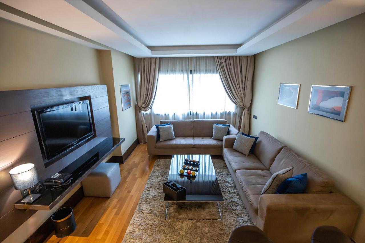 Gray Boutique Hotel Casablanca Exterior foto A living room in a hotel suite
