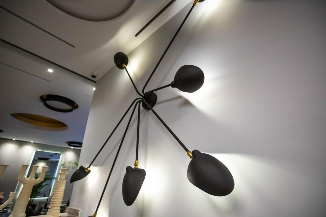 Gray Boutique Hotel Casablanca Exterior foto A light fixture by the artist