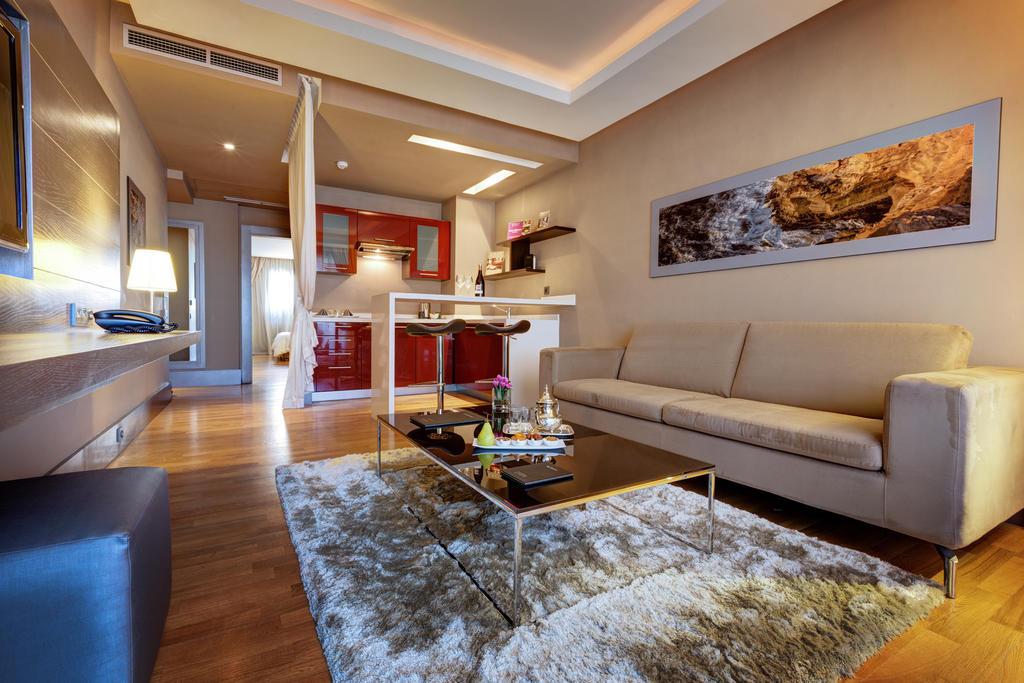 Gray Boutique Hotel Casablanca Exterior foto A living room in a serviced apartment in Bangkok, Thailand