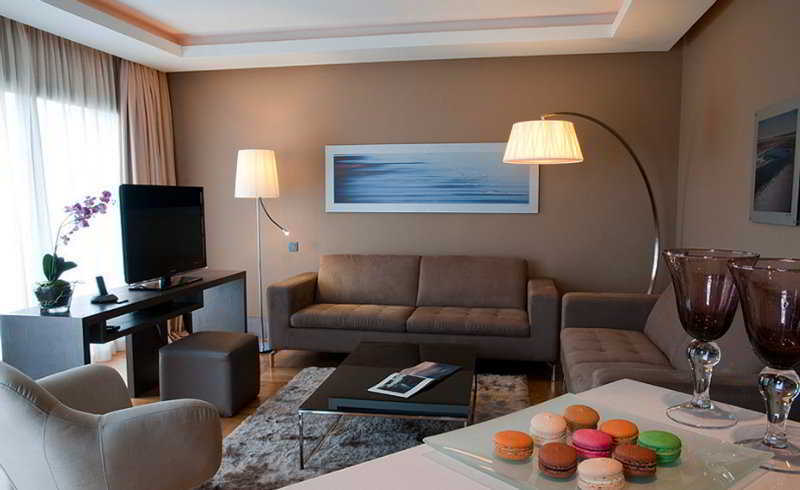 Gray Boutique Hotel Casablanca Exterior foto A living room in a hotel suite